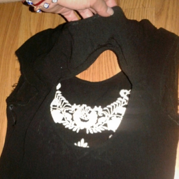 Hi-Lo dress with embroidery - Picture 2 of 4